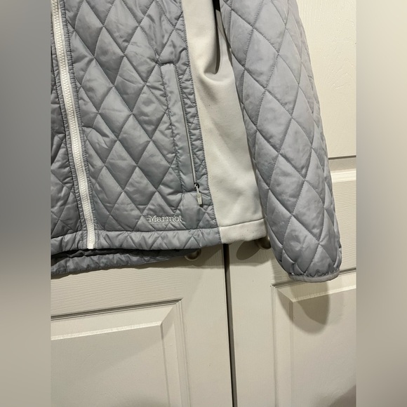 Marmot Women's Light Gray Quilted Puffer Jacket - Picture 5 of 7